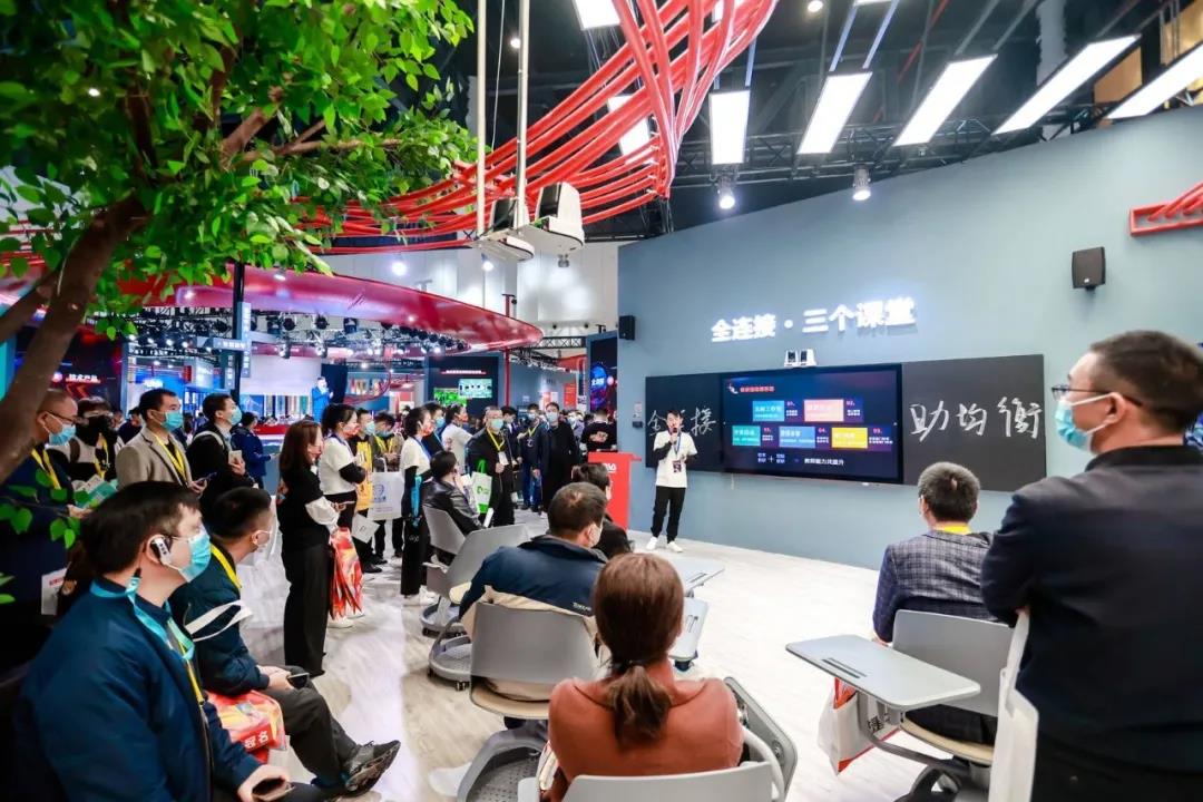 奧威亞獨(dú)家冠名第80屆教裝展，“全連接”理念驚艷登場