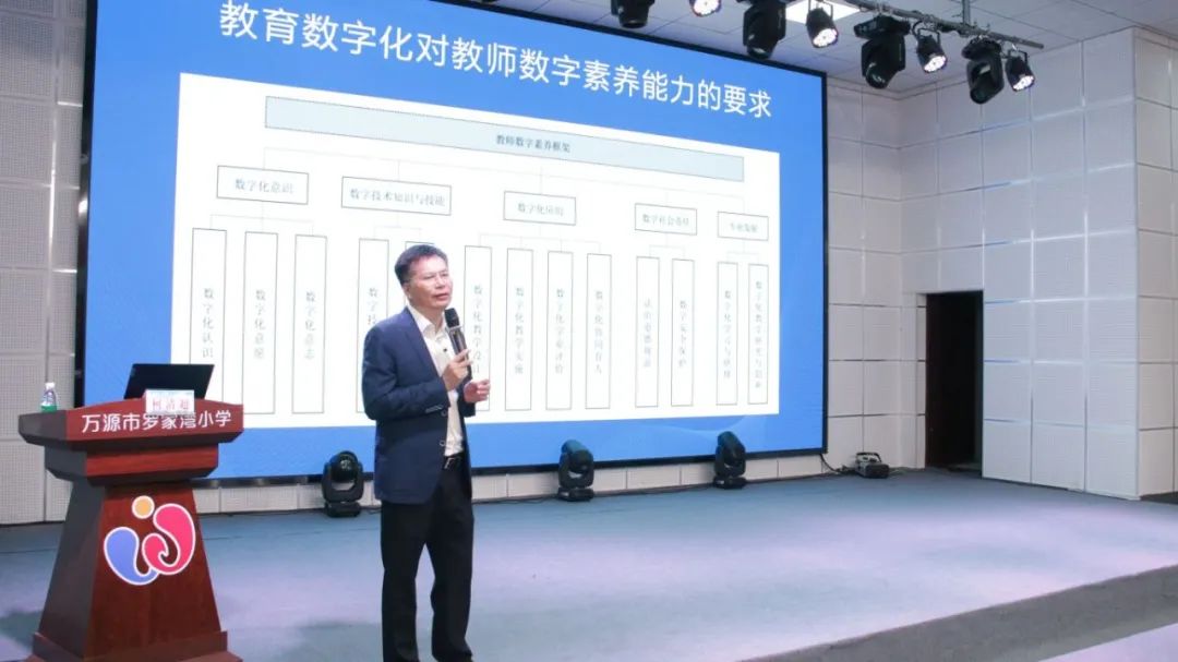 四川萬源：引進(jìn)國家重點研發(fā)項目“智能化教學(xué)”創(chuàng)新示范應(yīng)用試點，以數(shù)字技術(shù)助力教師成長3.jpg