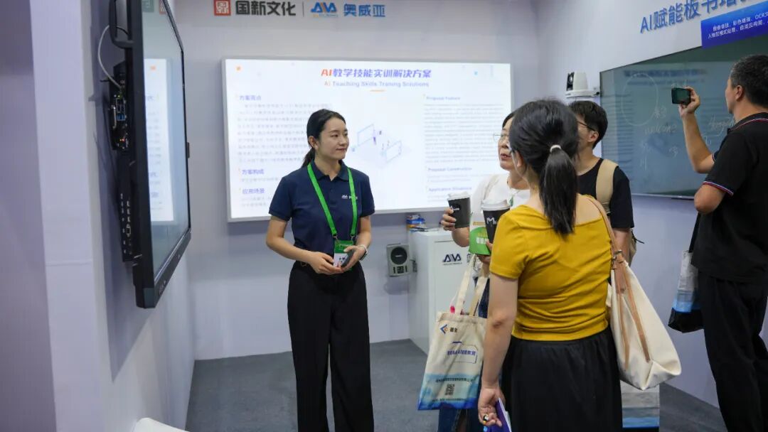 奧威亞AI+教育方案亞教展 “出圈”：人工智能助力教育引關(guān)注，國內(nèi)外需求高漲3.jpg