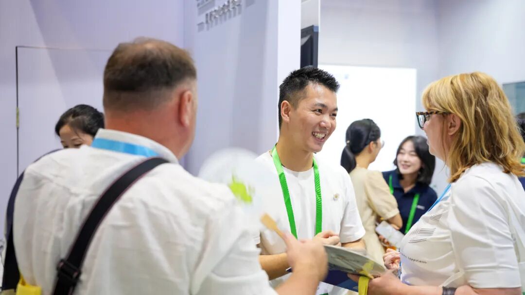 奧威亞AI+教育方案亞教展 “出圈”：人工智能助力教育引關(guān)注，國內(nèi)外需求高漲4.jpg