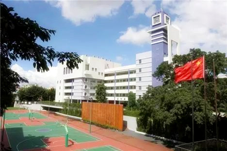 帶上移動錄播去辦畢業(yè)典禮和期末表彰大會，全校2000名師生就都能看直播！